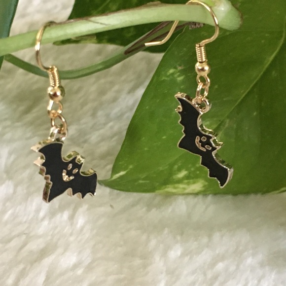 Bat Earrings - Picture 4 of 5